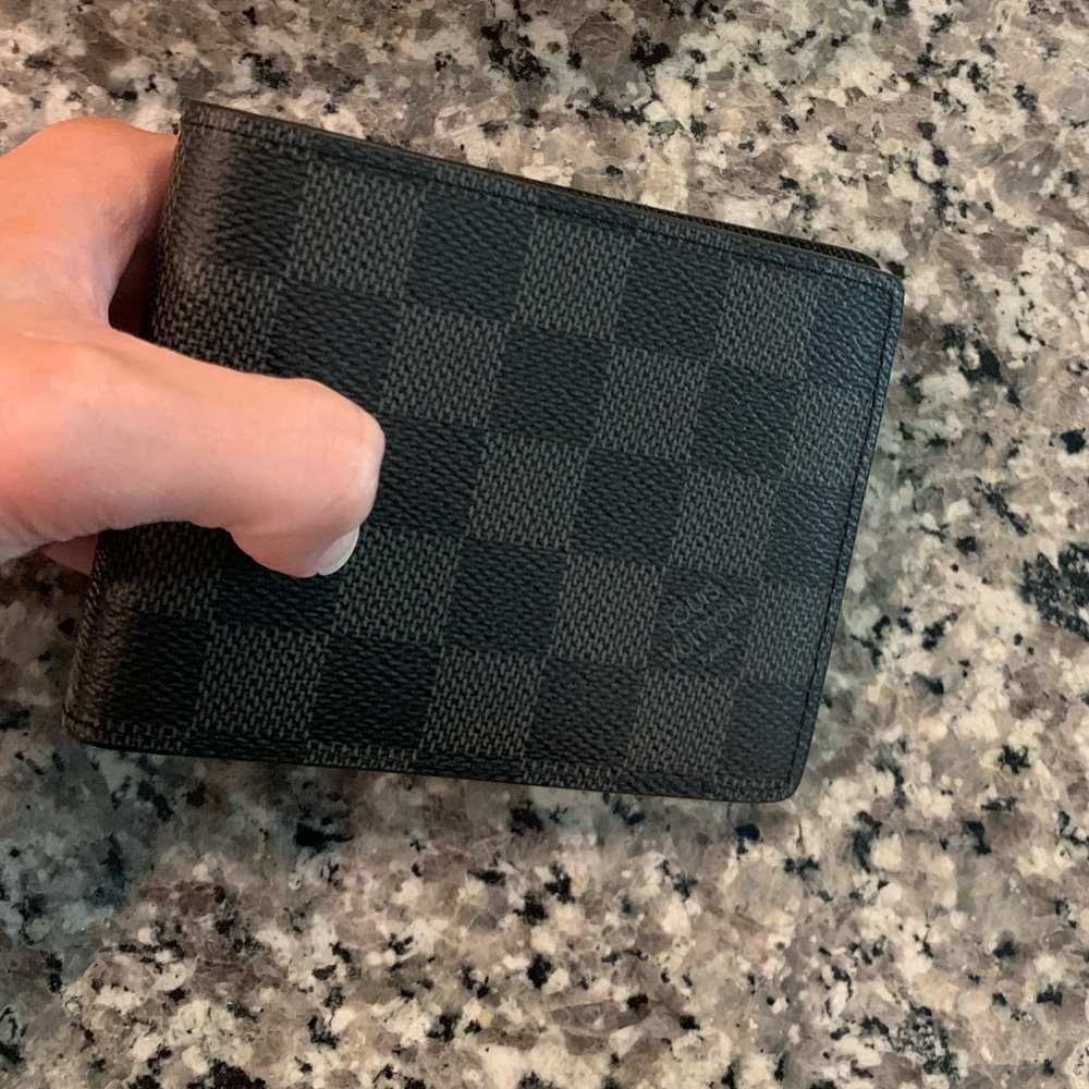 Louis Vuitton Men’s Slender ID Wallet
